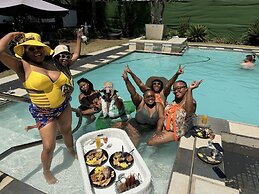 Africa Paradise Airport Boutique Hotel
