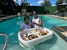 Africa Paradise Airport Boutique Hotel