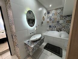 Africa Paradise Airport Boutique Hotel