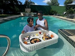 Africa Paradise Airport Boutique Hotel