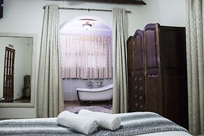 Blue Mango Lodge