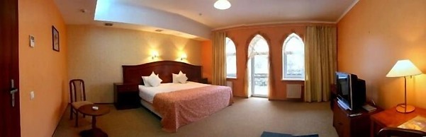 Premier Hotel Shafran