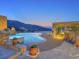 Eirini's Luxury Hotel Villas