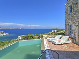 Eirini's Luxury Hotel Villas