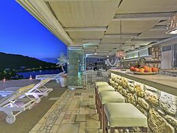 Eirini's Luxury Hotel Villas