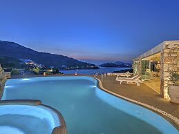 Eirini's Luxury Hotel Villas