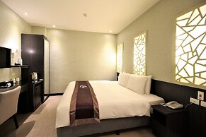 J Hotel