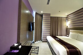 J Hotel