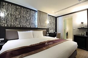 J Hotel