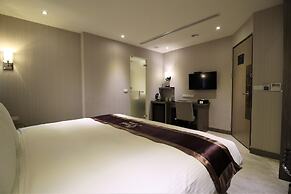 J Hotel