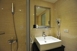 J Hotel