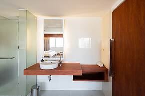 Veronica Residence
