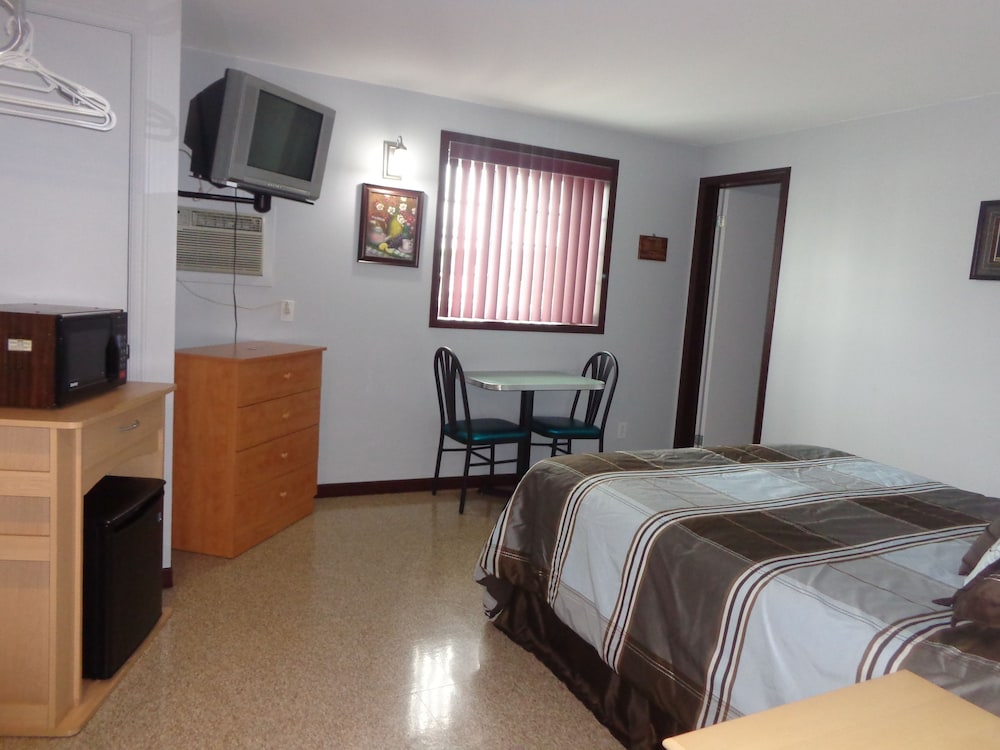 Happy Motel