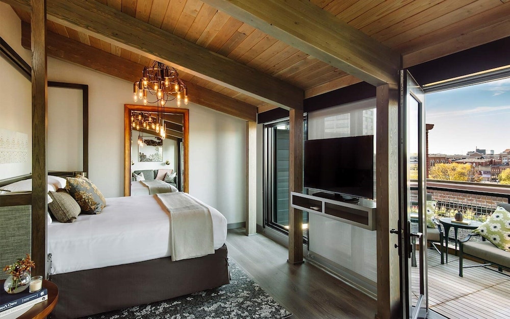 The Charmant Hotel
