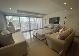 Swiss Villas Panoramic – Hillside Beach View
