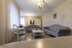 Büyükada Apart Hotel - Karadağ Apart