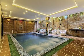 Golden River Hotel