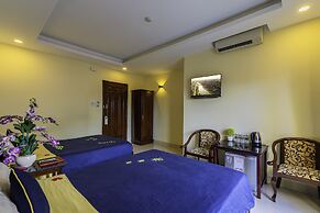 Golden River Hotel