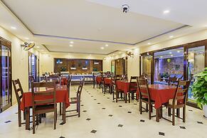 Golden River Hotel