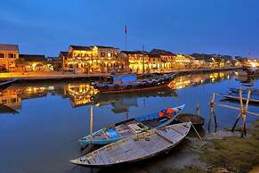 Golden River Hotel