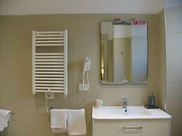 Dea Roma Inn