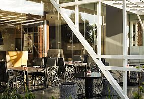 Nemuru Grand Bellevue Radio Dalam