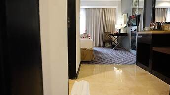 Nemuru Grand Bellevue Radio Dalam