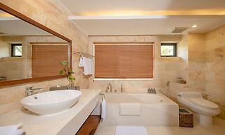 Cam Ranh Riviera Beach Resort & Spa