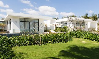 Cam Ranh Riviera Beach Resort & Spa