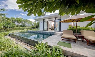 Cam Ranh Riviera Beach Resort & Spa