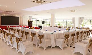 Cam Ranh Riviera Beach Resort & Spa