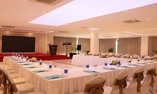 Cam Ranh Riviera Beach Resort & Spa