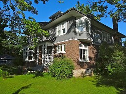 The Captain's House B&B