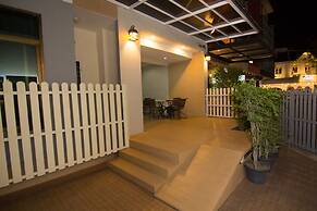 Prajaktra City Hostel