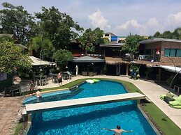 Momento Resort