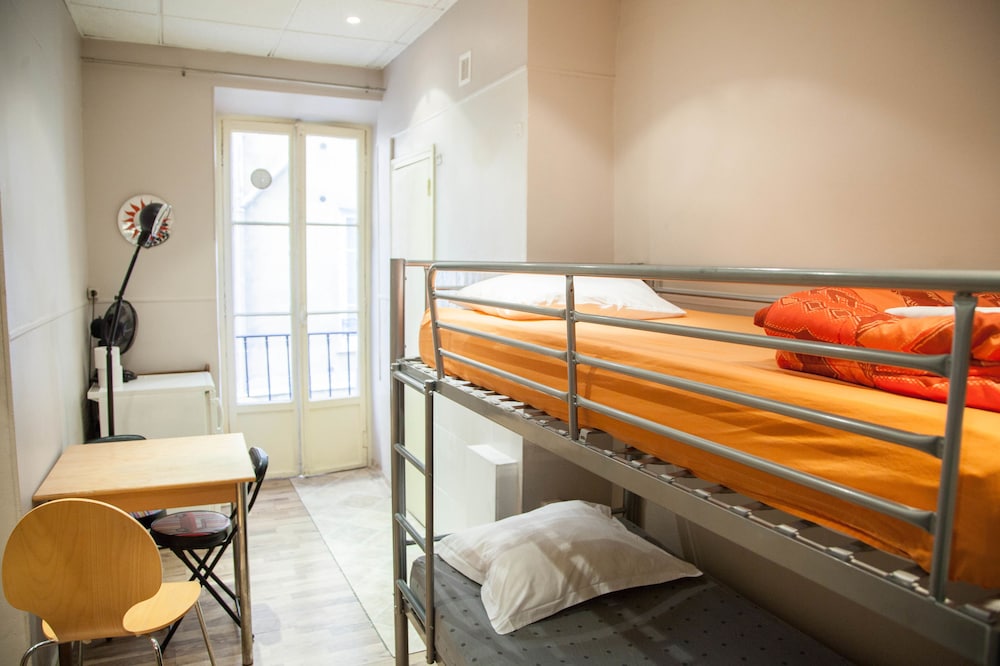 Victoria House - Hostel