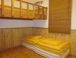 Lodge Orange Cabin