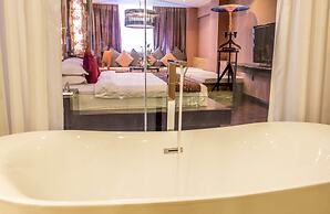 Rose Garden Hotel