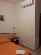 Hotel Holiday