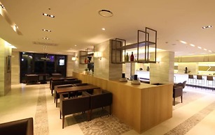 Avon Hotel