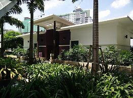 Indah Alam Vacation Home