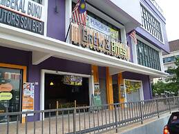 Indah Alam Vacation Home