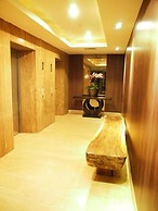 Arch Hotel