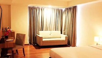 Arch Hotel