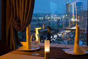 Boulevard Side Hotel