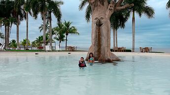 Amatique Bay Hotel