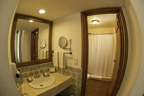 Amatique Bay Hotel