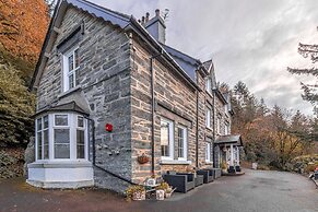 Glyntwrog House
