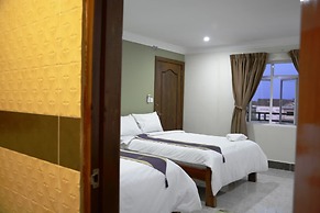 Neakru Guesthouse and Restaurant