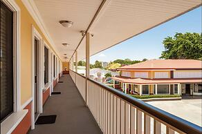 Prado Inn & Suites